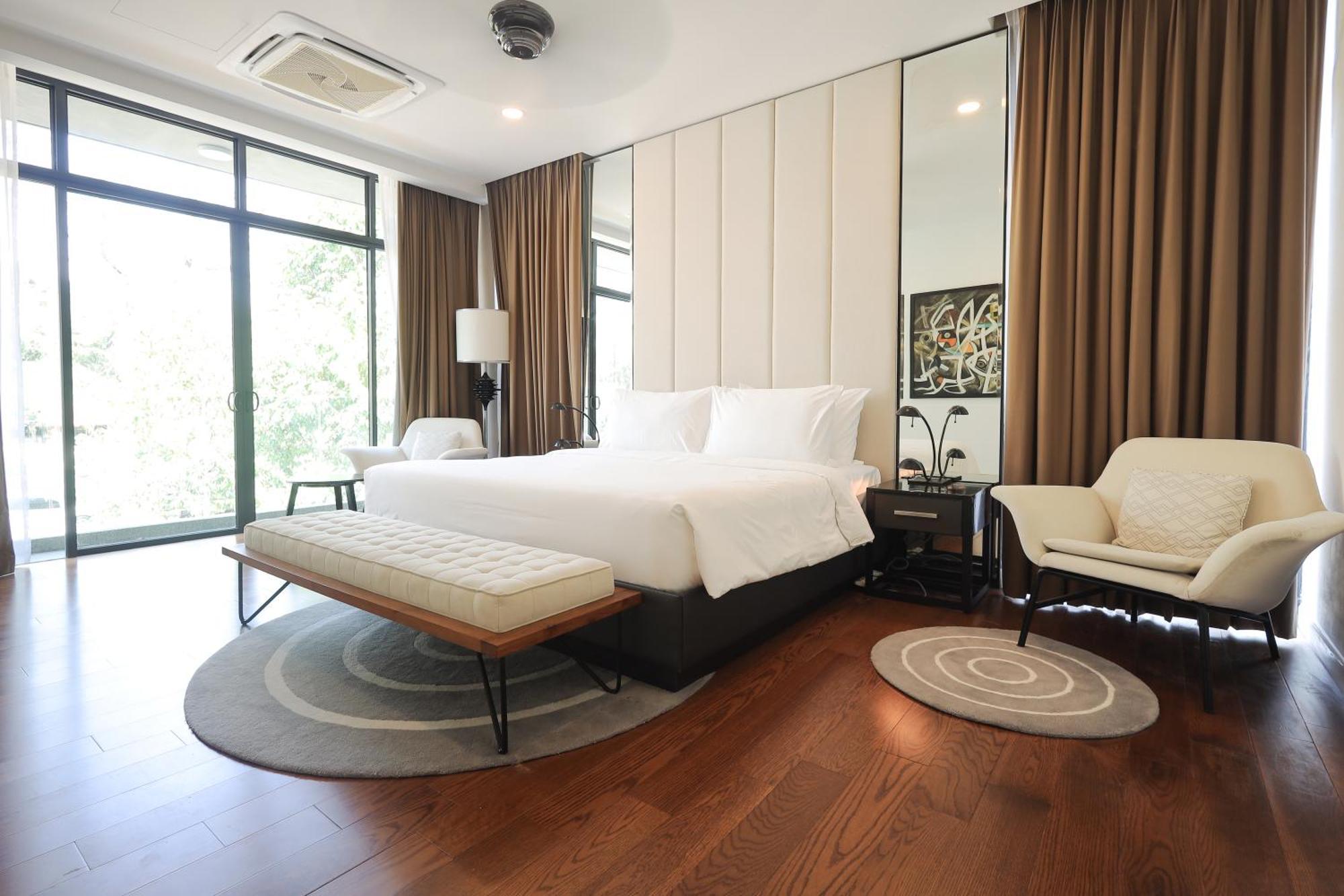 The Riyaz Lavanya Langkawi Pantai Cenang  Kültér fotó A bedroom at the hotel