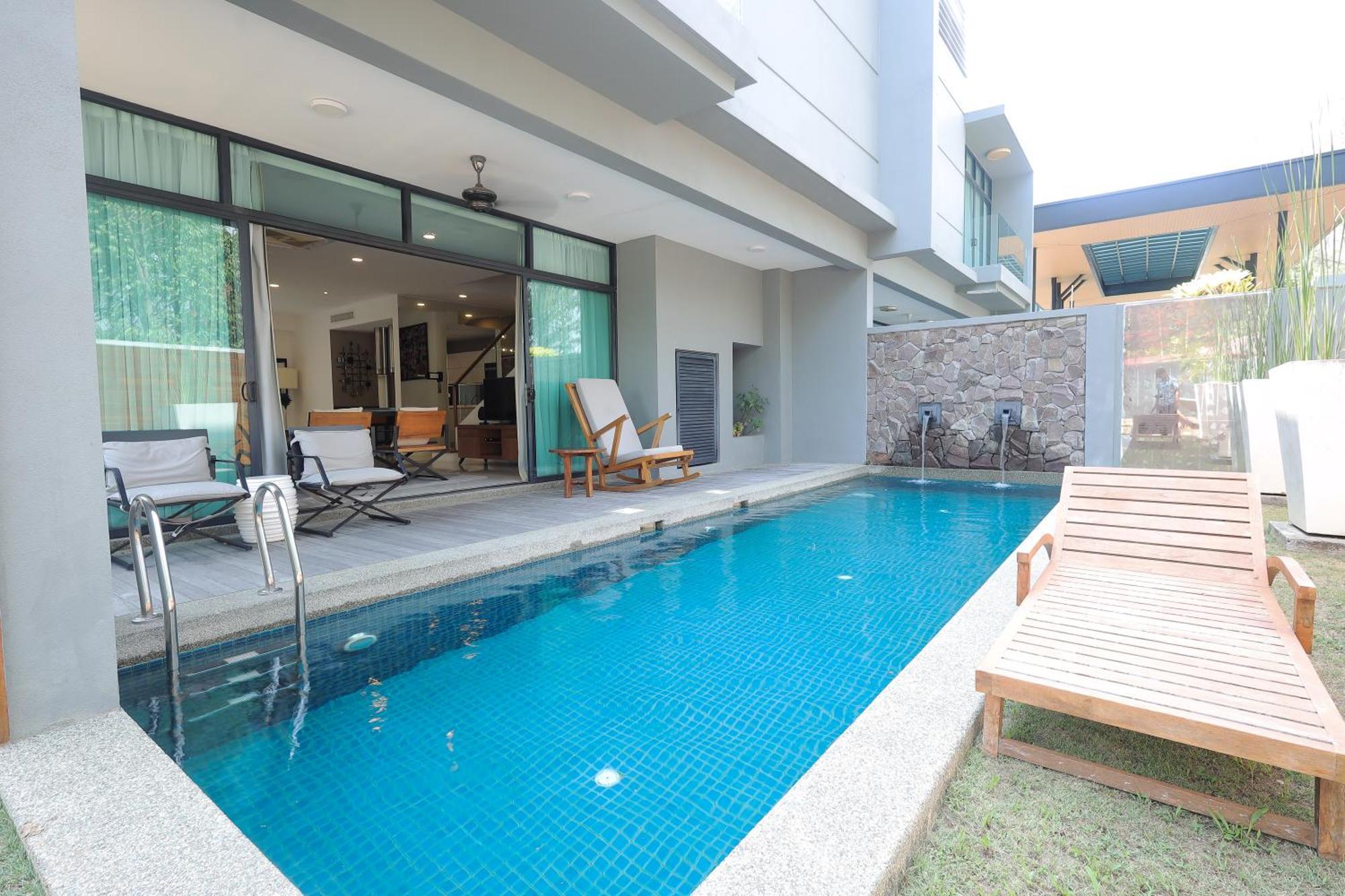The Riyaz Lavanya Langkawi Pantai Cenang  Kültér fotó A pool at a private house