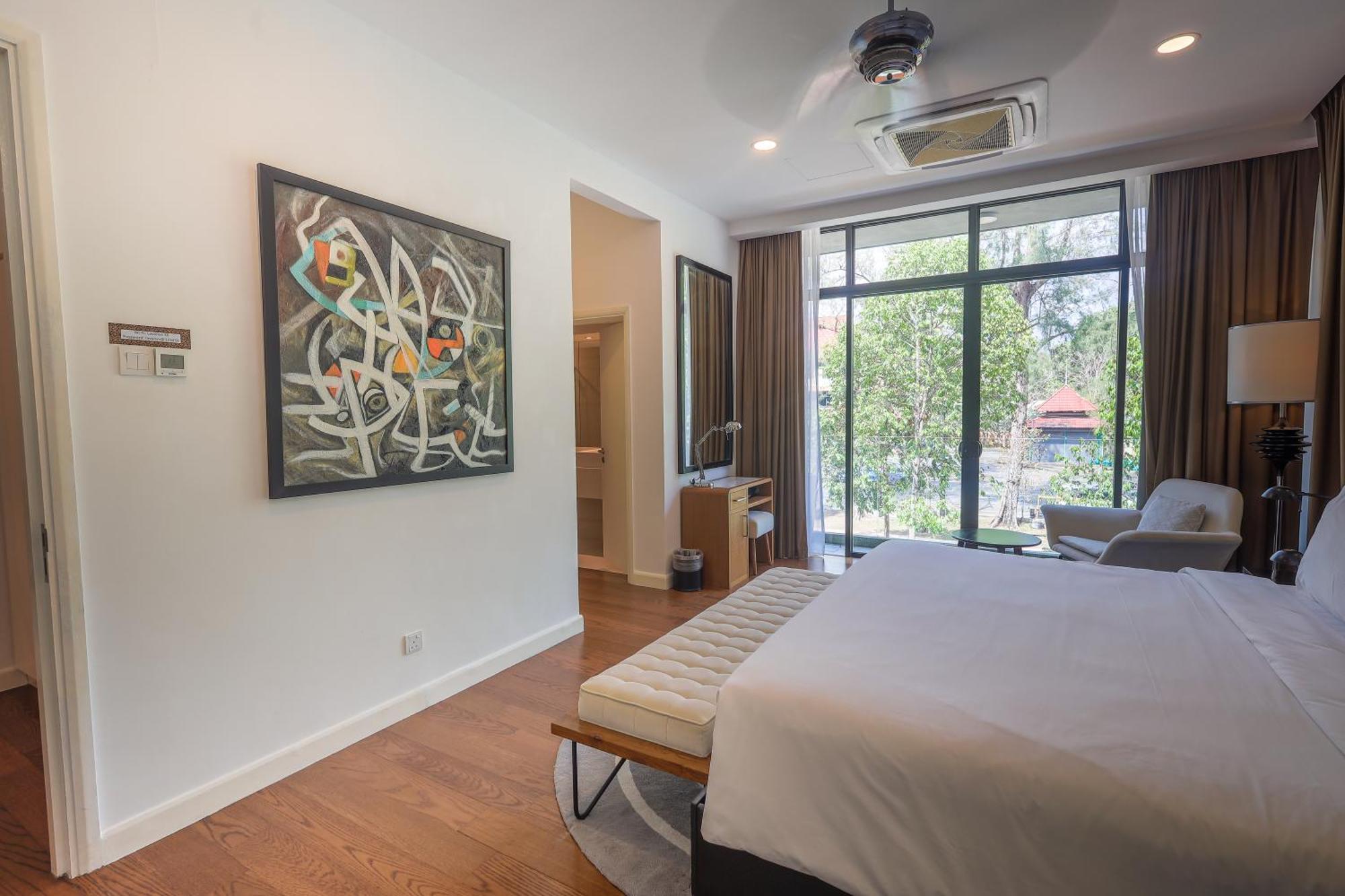 The Riyaz Lavanya Langkawi Pantai Cenang  Kültér fotó A bedroom at the hotel