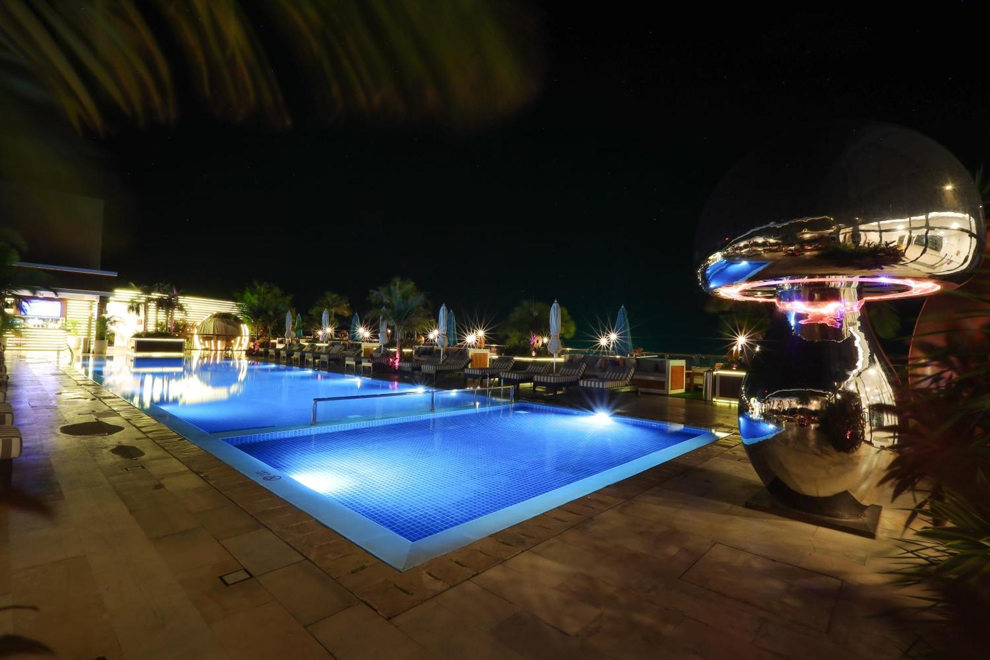 The Riyaz Lavanya Langkawi Pantai Cenang  Kültér fotó The pool at the hotel