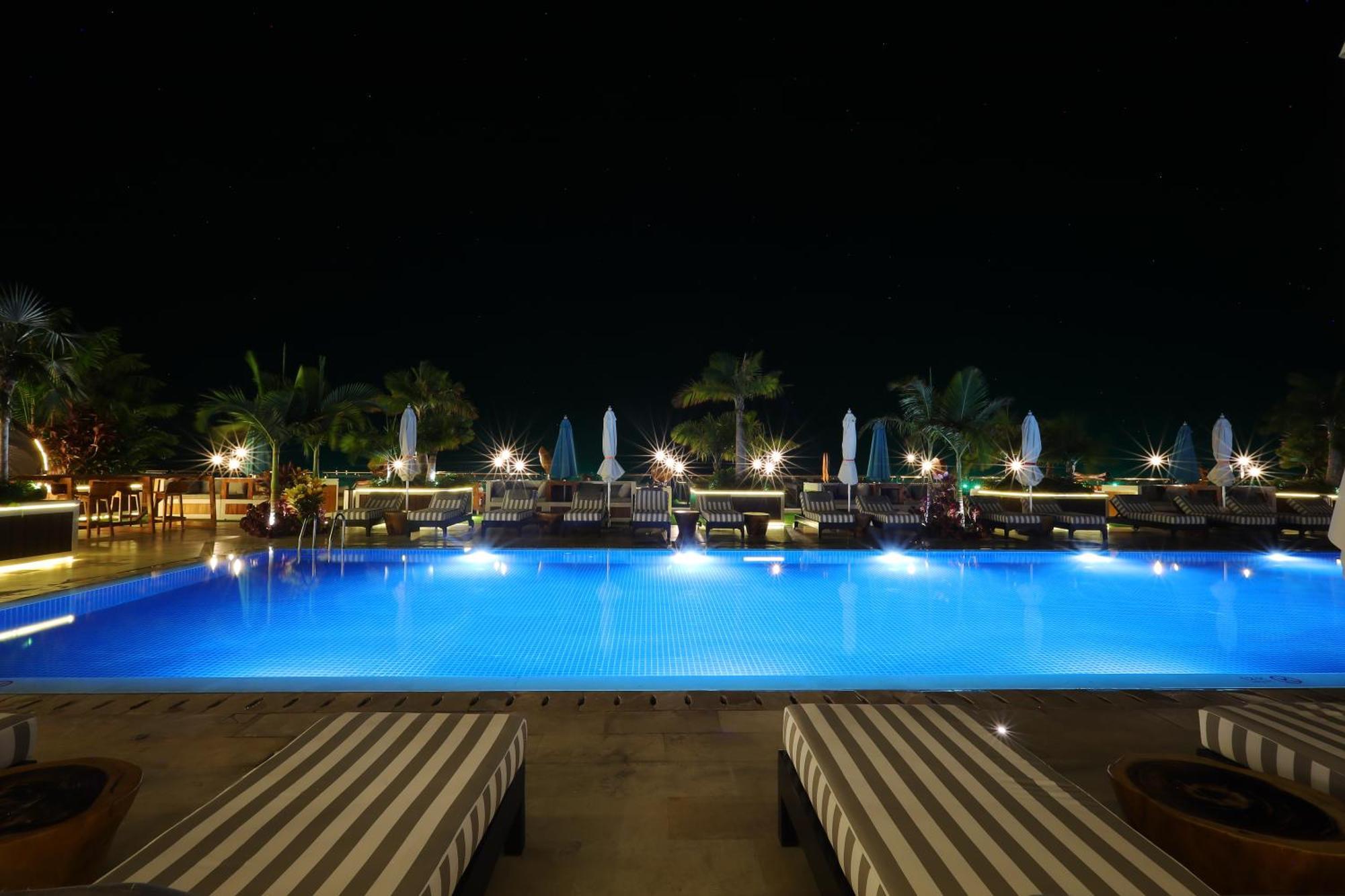 The Riyaz Lavanya Langkawi Pantai Cenang  Kültér fotó The pool at night