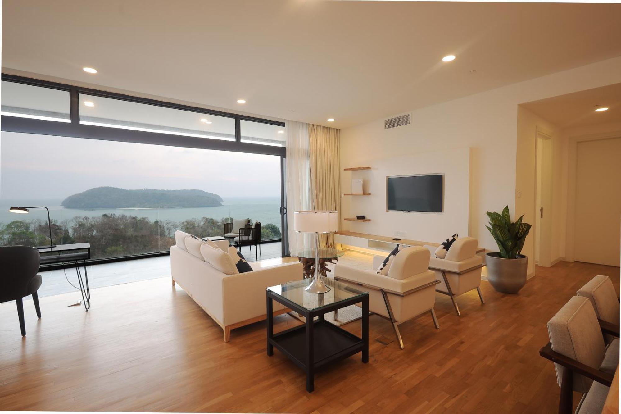 The Riyaz Lavanya Langkawi Pantai Cenang  Kültér fotó A living room in a house