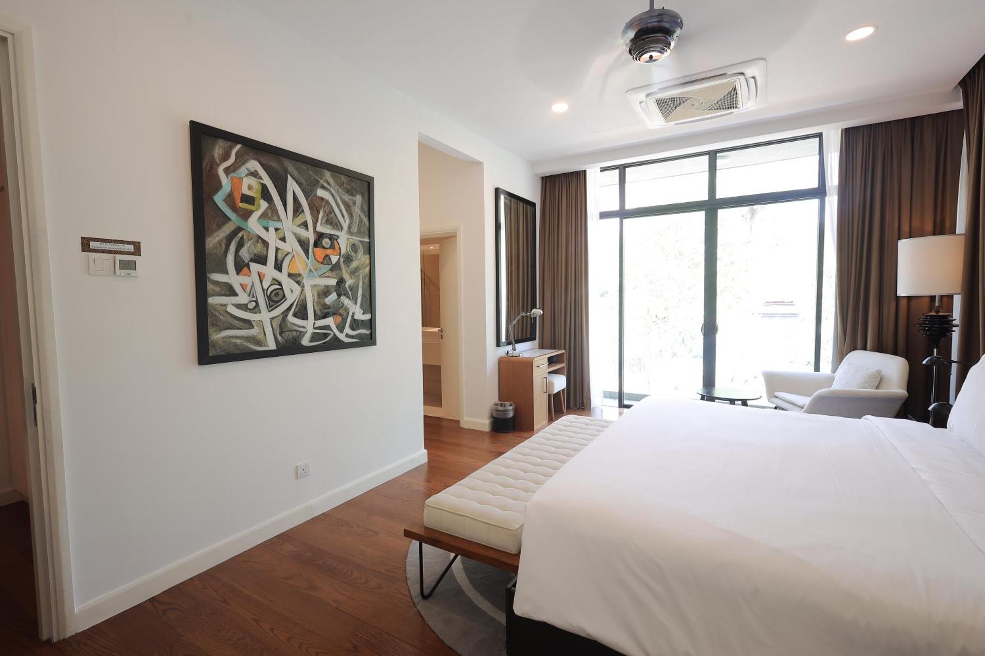 The Riyaz Lavanya Langkawi Pantai Cenang  Kültér fotó A bedroom at the hotel