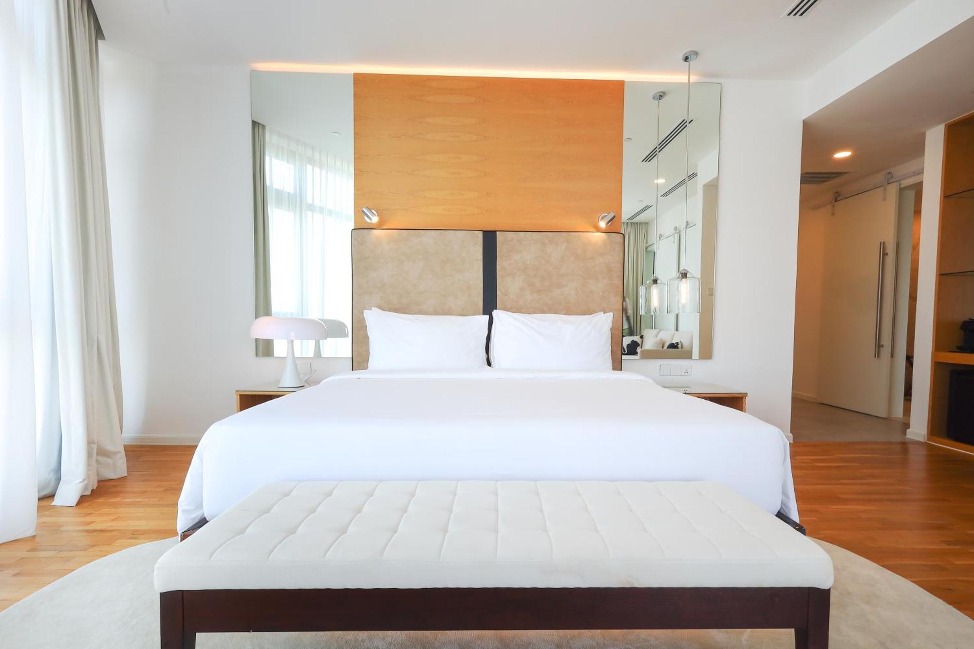 The Riyaz Lavanya Langkawi Pantai Cenang  Kültér fotó A bedroom at the hotel