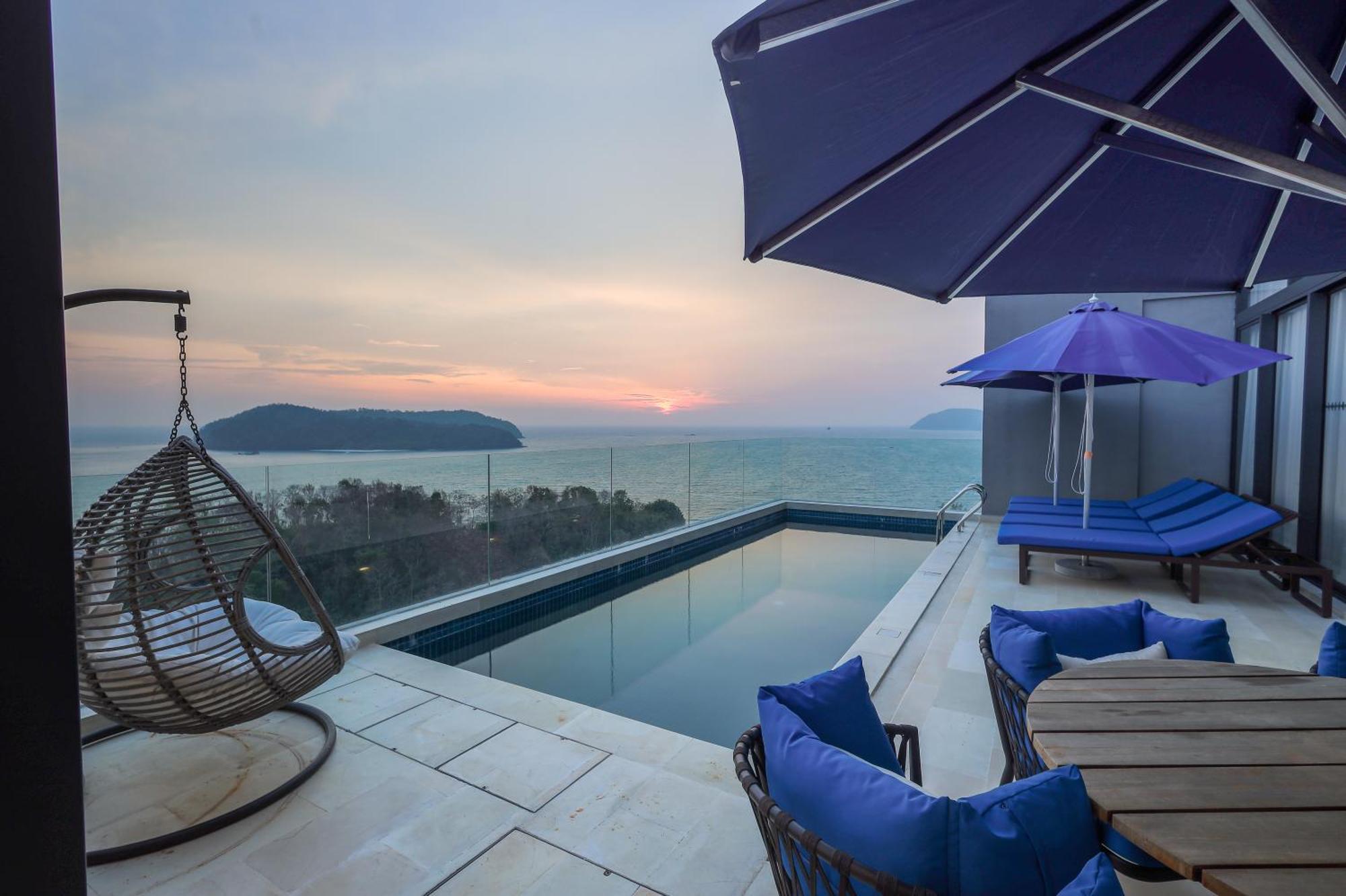 The Riyaz Lavanya Langkawi Pantai Cenang  Kültér fotó View from the rooftop pool