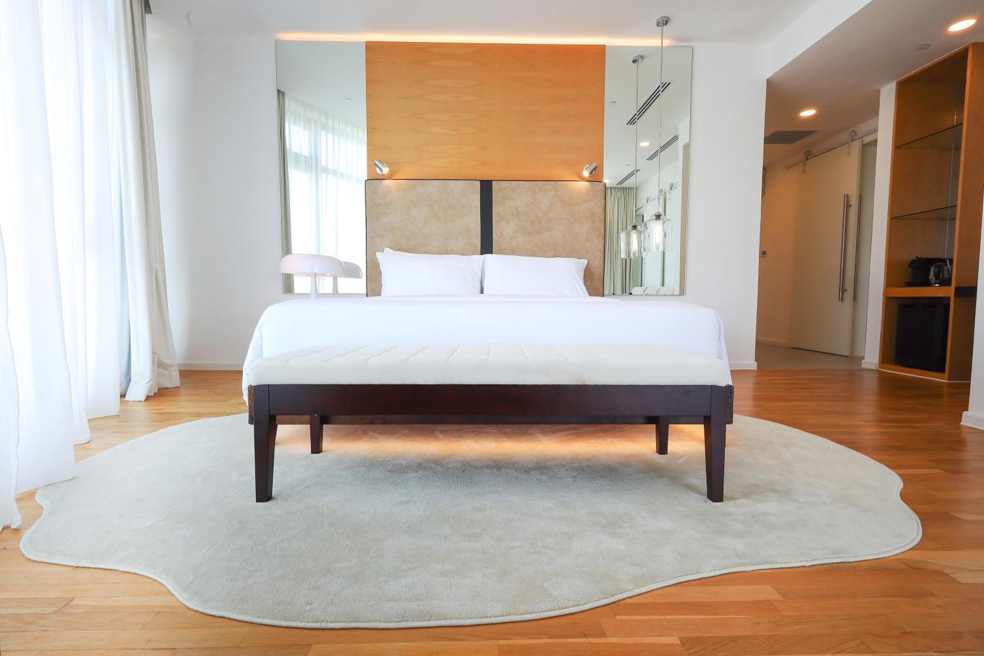 The Riyaz Lavanya Langkawi Pantai Cenang  Kültér fotó A bedroom at the hotel