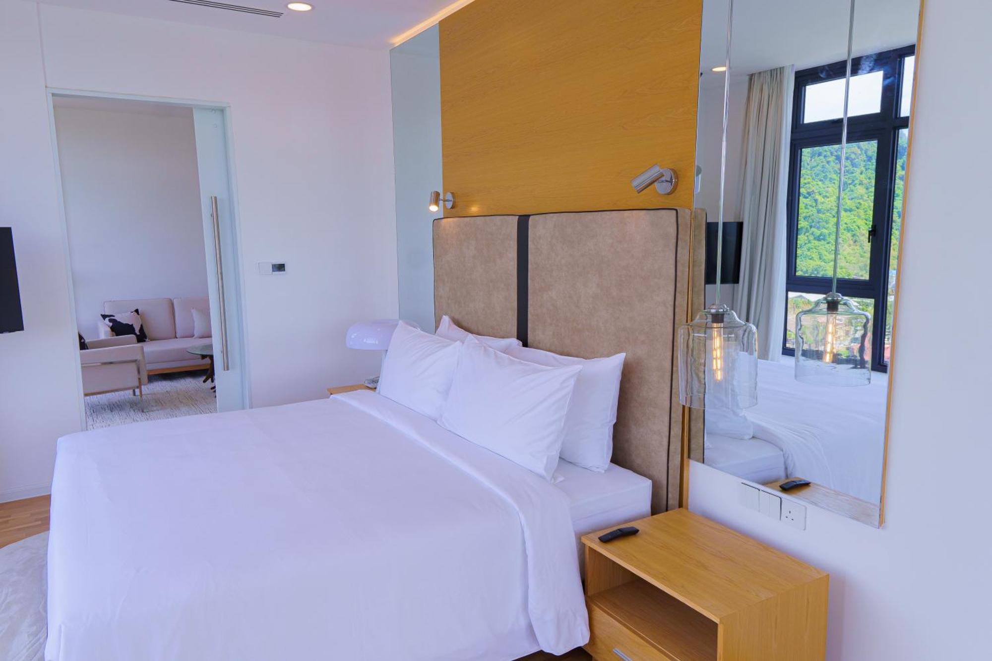 The Riyaz Lavanya Langkawi Pantai Cenang  Kültér fotó A bedroom at the hotel